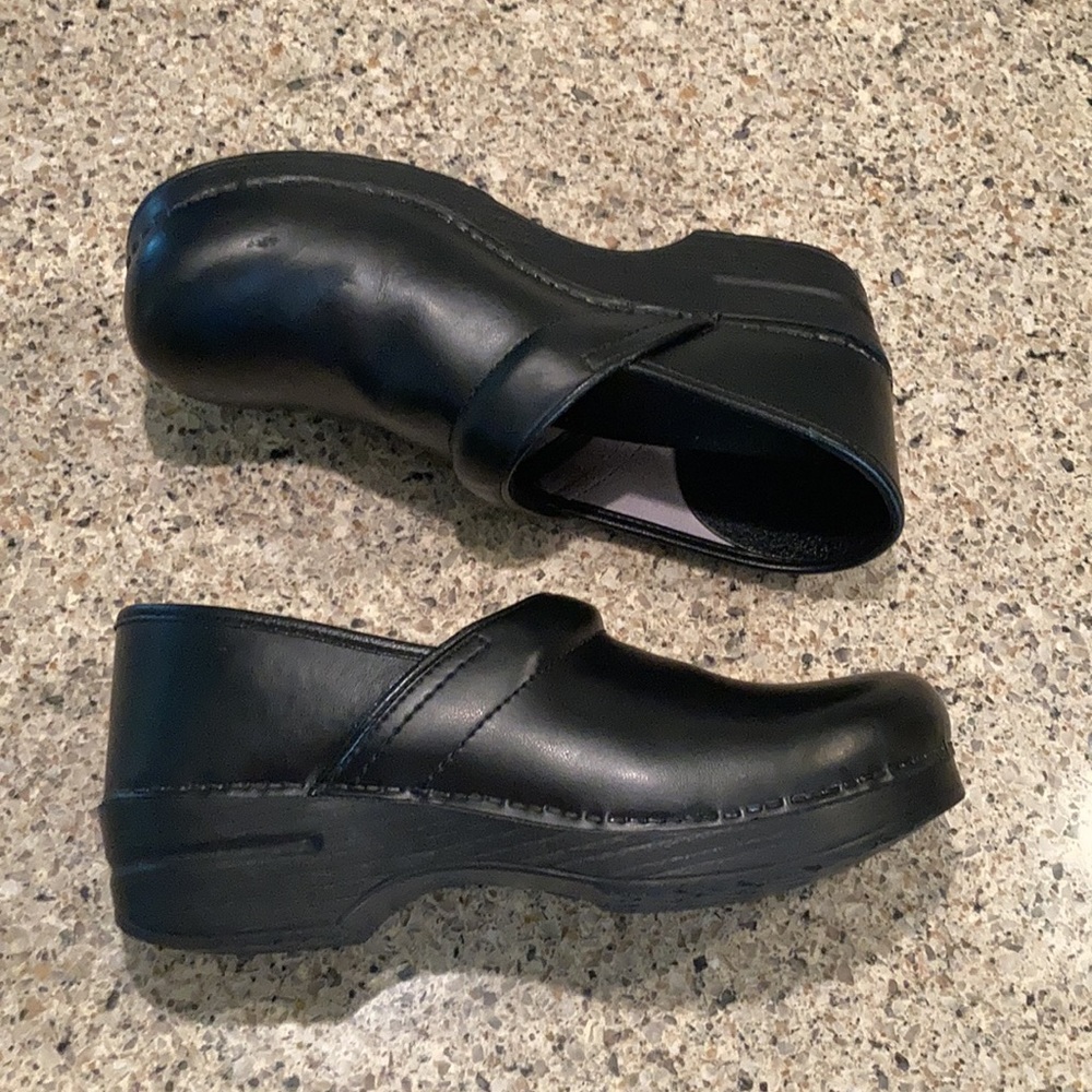 Women’s size 10.5-11 (EU 41) Black Leather Dansko Professional Clogs - Picture 2 of 11